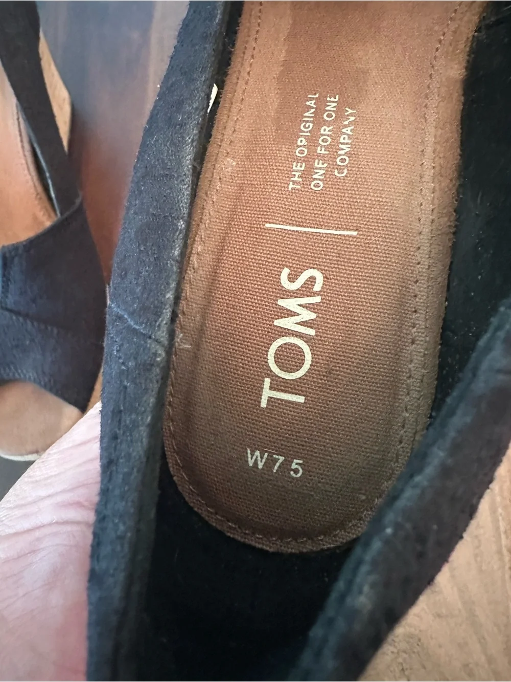 Toms black canvas